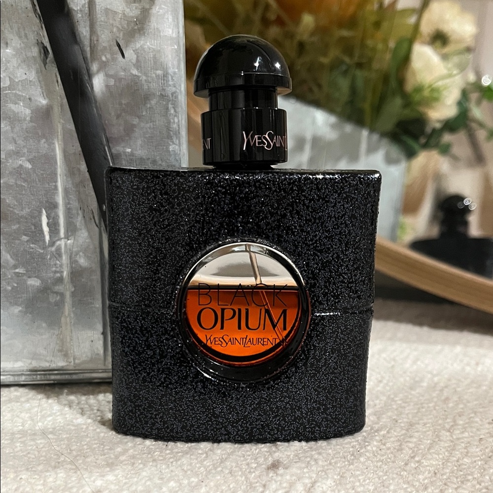 Yves Saint Laurent Black Opium Glittery Black Bottle